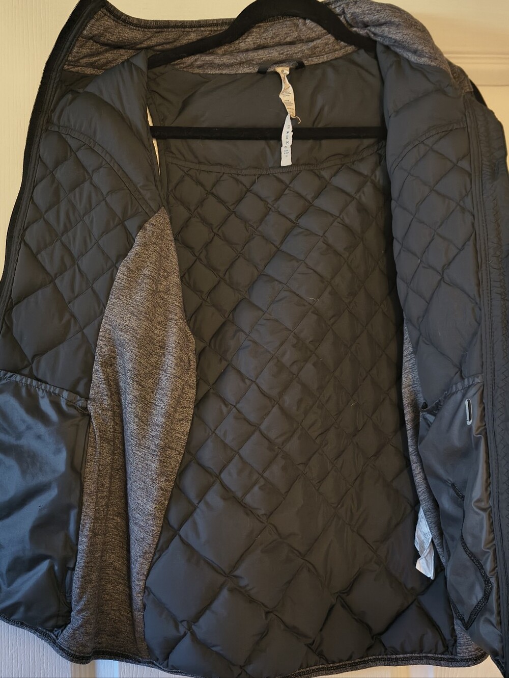 Lululemon Black Quilted Insulated Running Vest Size 8 Stretch Fleece Panels - Picture 14 of 16